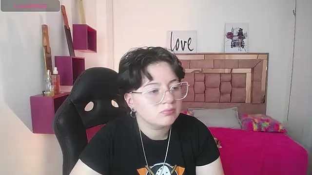 Snapshot of safyka chatting on November 15, 2025, 12:47 am safyka online show from November 15, 2025, 12:47 am