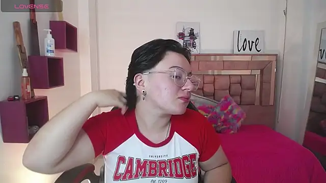 Snapshot of safyka chatting on November 24, 2025, 3:28 am safyka online show from November 24, 2025, 3:28 am