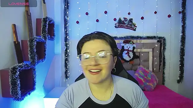 Snapshot of safyka chatting on December 4, 2025, 2:32 am safyka online show from December 4, 2025, 2:32 am