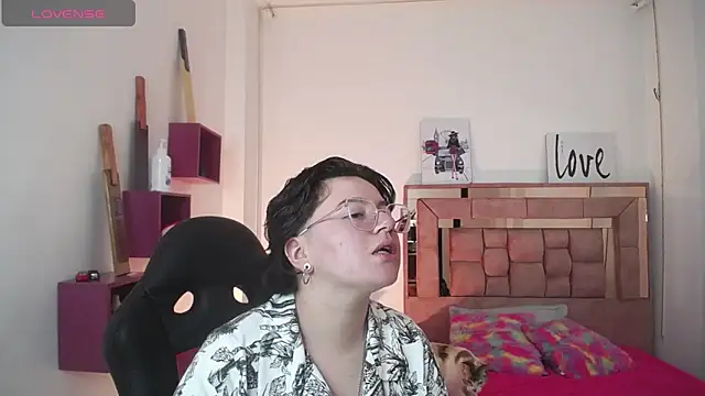 Snapshot of safyka chatting on November 22, 2025, 3:05 am safyka online show from November 22, 2025, 3:05 am