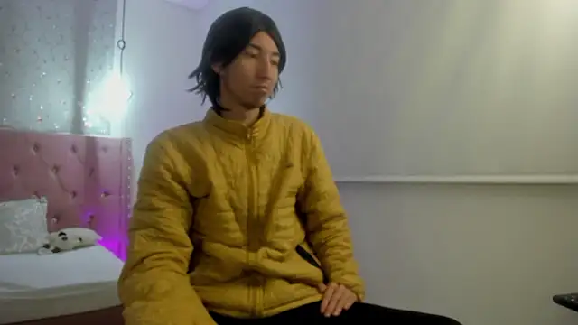 loverisu-coral online show from February 25, 2026, 12:00 am