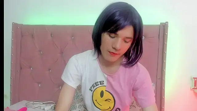 loverisu-coral online show from August 4, 2026, 7:40 pm