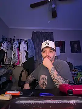 papiVilla23 online show from May 4, 2026, 5:44 am