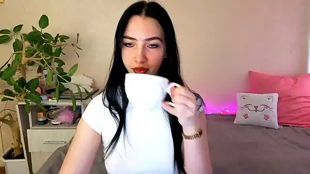 WildKittenX  online show from May 27, 2026, 4:09 am
