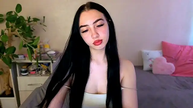Snapshot of WildKittenX_ chatting on June 24, 2026, 4:00 am WildKittenX online show from June 24, 2026, 4:00 am