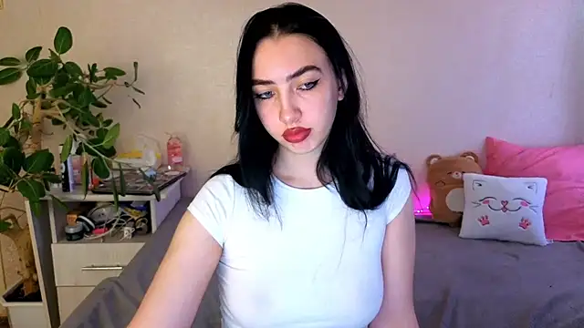 Snapshot of WildKittenX_ chatting on June 5, 2026, 4:06 am WildKittenX online show from June 5, 2026, 4:06 am