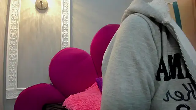 Snapshot of Bonniie_22 chatting on December 5, 2025, 3:43 pm Bonniie 22 online show from December 5, 2025, 3:43 pm