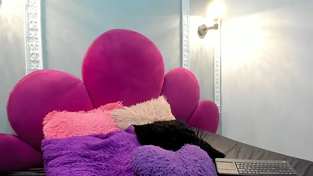 Bonniie 22 online show from February 13, 2026, 8:20 pm