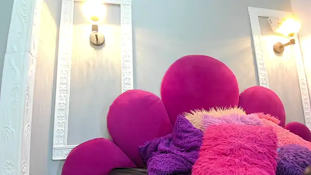 Bonniie 22 online show from April 8, 2026, 8:32 pm