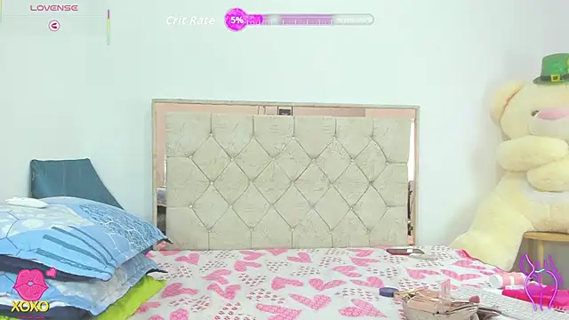Snapshot of LunaaSweett chatting on April 25, 2026, 1:52 pm LunaaSweett online show from April 25, 2026, 1:52 pm