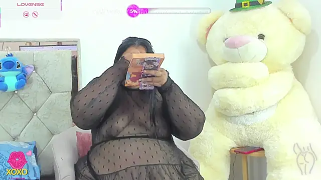 Snapshot of LunaaSweett chatting on April 30, 2026, 8:38 pm LunaaSweett online show from April 30, 2026, 8:38 pm