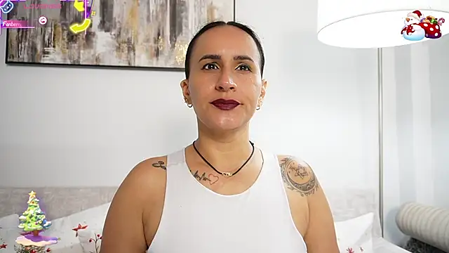 Snapshot of Sara_Charmy chatting on December 21, 2025, 11:01 am Sara Charmy online show from December 21, 2025, 11:01 am