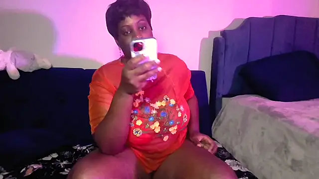 Snapshot of lovelyenigma365 chatting on March 6, 2025, 11:31 pm lovelyenigma365 online show from March 6, 2025, 11:31 pm