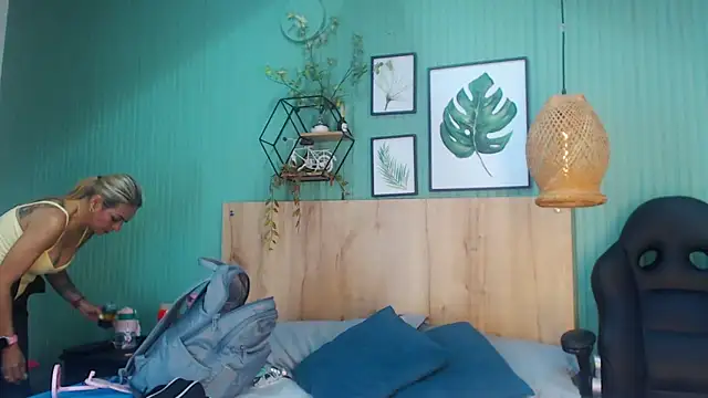 yessila parker online show from December 4, 2025, 4:50 pm