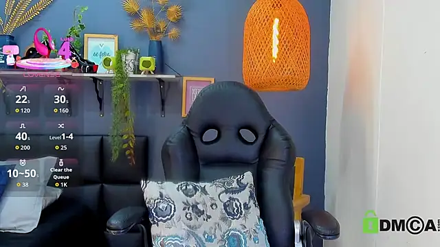Snapshot of yessila_parker chatting on April 25, 2026, 1:41 pm yessila parker online show from April 25, 2026, 1:41 pm