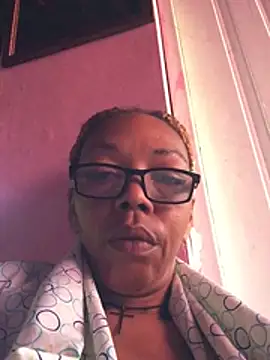 Snapshot of Ladyzee25 chatting on May 7, 2026, 10:40 am Ladyzee25 online show from May 7, 2026, 10:40 am