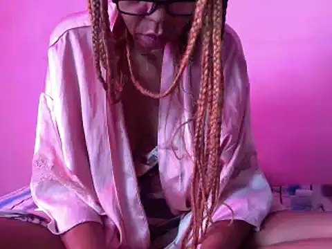 Snapshot of Ladyzee25 chatting on April 15, 2026, 11:49 am Ladyzee25 online show from April 15, 2026, 11:49 am
