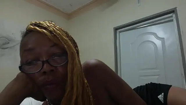 Ladyzee25 online show from October 19, 2025, 9:23 am