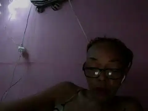 Snapshot of Ladyzee25 chatting on April 8, 2026, 12:45 am Ladyzee25 online show from April 8, 2026, 12:45 am