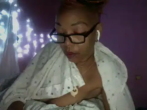 Snapshot of Ladyzee25 chatting on March 18, 2026, 12:14 am Ladyzee25 online show from March 18, 2026, 12:14 am