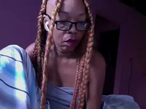 Snapshot of Ladyzee25 chatting on April 1, 2026, 10:49 am Ladyzee25 online show from April 1, 2026, 10:49 am