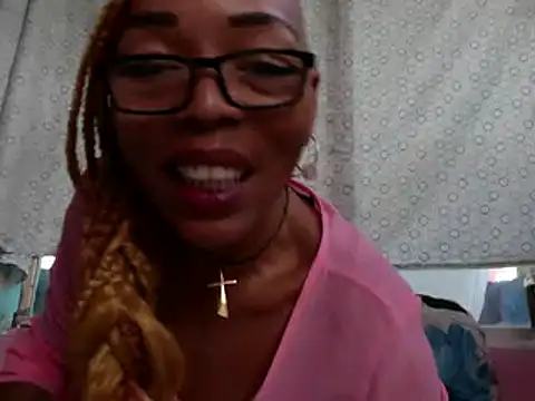Snapshot of Ladyzee25 chatting on May 27, 2026, 10:50 pm Ladyzee25 online show from May 27, 2026, 10:50 pm