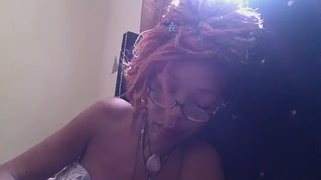 Ladyzee25 online show from October 9, 2025, 6:52 pm