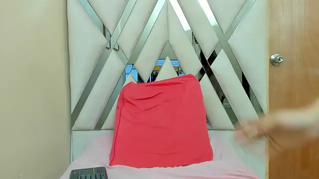 MEGAN MONTOYA online show from March 10, 2025, 7:07 pm