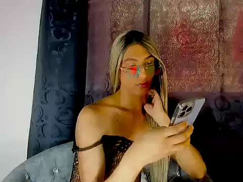 Snapshot of SweetDesaire1 chatting on April 7, 2026, 3:36 pm SweetDesaire1 online show from April 7, 2026, 3:36 pm