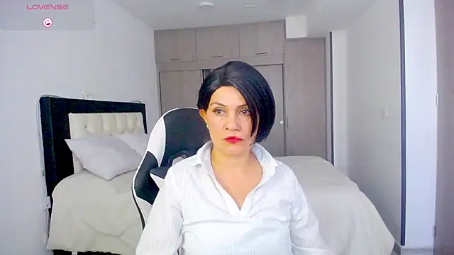 CarolinneFiotti online show from November 29, 2025, 3:56 pm