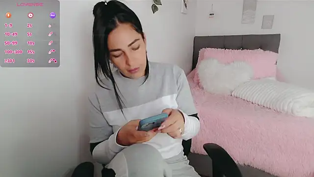 Snapshot of luna_lgomez_ chatting on December 19, 2025, 12:51 pm luna lgomez online show from December 19, 2025, 12:51 pm