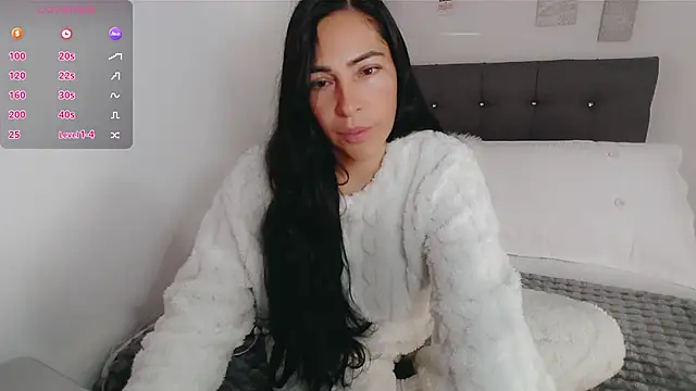 luna lgomez  online show from November 28, 2025, 12:38 pm