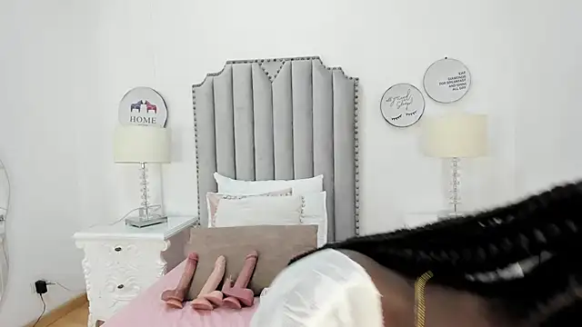 SamantaMarquez online show from October 17, 2025, 8:10 pm