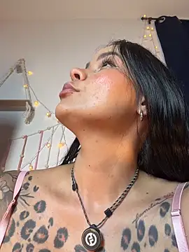Snapshot of HotAlana_ chatting on March 24, 2026, 11:27 pm HotAlana online show from March 24, 2026, 11:27 pm