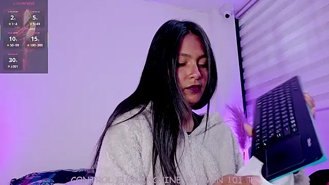 Fernanda liie  online show from September 18, 2025, 12:41 pm