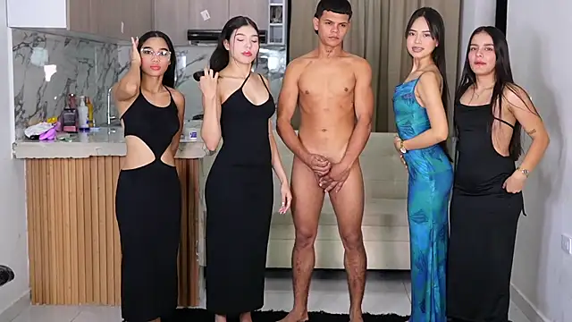 Petiteess online show from October 18, 2025, 1:24 pm