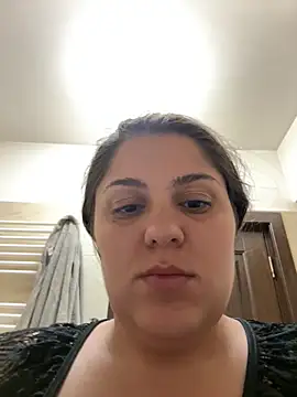 Layla- online show from October 6, 2025, 9:59 pm