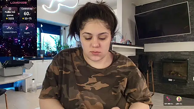 Snapshot of Layla- chatting on February 25, 2025, 10:37 am Layla- online show from February 25, 2025, 10:37 am