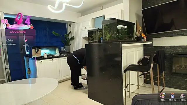 Snapshot of Layla- chatting on November 26, 2025, 10:15 am Layla- online show from November 26, 2025, 10:15 am