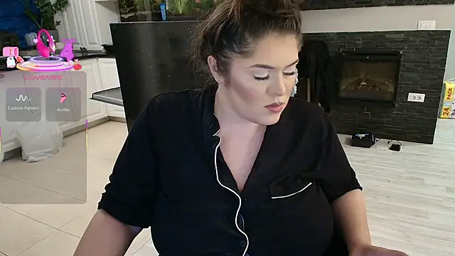 Snapshot of Layla- chatting on November 28, 2025, 5:02 pm Layla- online show from November 28, 2025, 5:02 pm