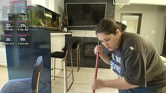 Snapshot of Layla- chatting on September 19, 2025, 9:57 am Layla- online show from September 19, 2025, 9:57 am