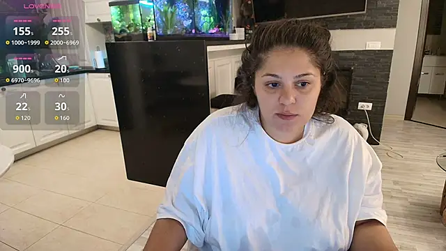 Snapshot of Layla- chatting on October 2, 2025, 10:40 am Layla- online show from October 2, 2025, 10:40 am