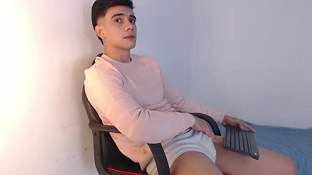 Snapshot of adam_levis17 chatting on November 7, 2025, 9:47 am adam levis17 online show from November 7, 2025, 9:47 am