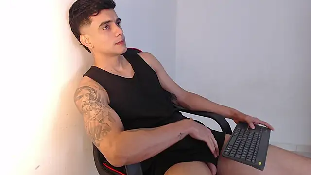 Snapshot of adam_levis17 chatting on October 24, 2025, 5:50 am adam levis17 online show from October 24, 2025, 5:50 am