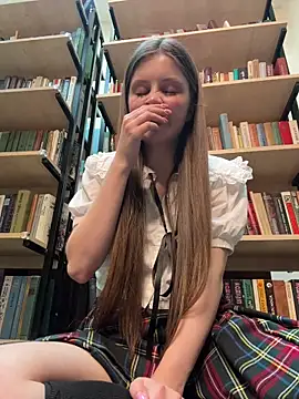 melicious  online show from December 3, 2025, 4:57 am