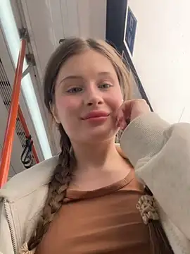 melicious  online show from March 5, 2025, 1:06 pm