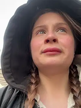 melicious  online show from March 4, 2025, 2:42 pm