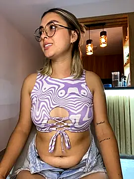 Snapshot of allison_wen chatting on November 6, 2025, 1:42 am allison wen online show from November 6, 2025, 1:42 am