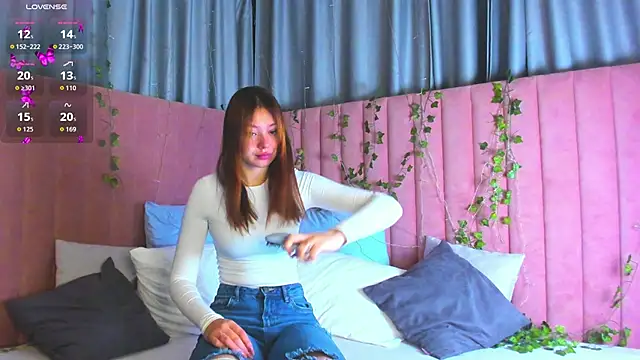 Snapshot of meow_mellie chatting on October 10, 2025, 2:12 am meow mellie online show from October 10, 2025, 2:12 am