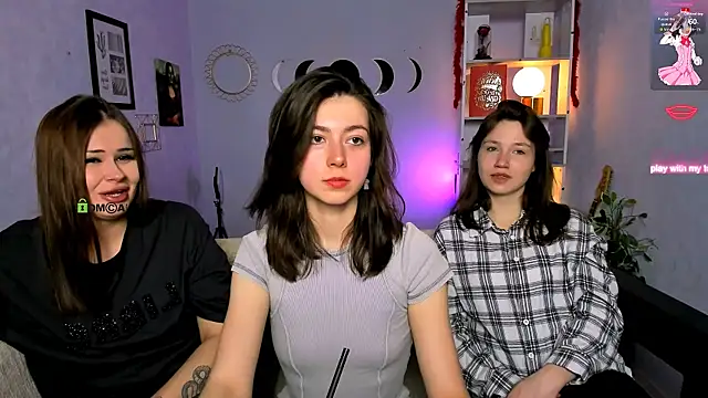 Snapshot of helli_belli chatting on April 22, 2026, 7:42 pm helli belli online show from April 22, 2026, 7:42 pm